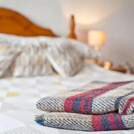 The Red Townhouse 3*