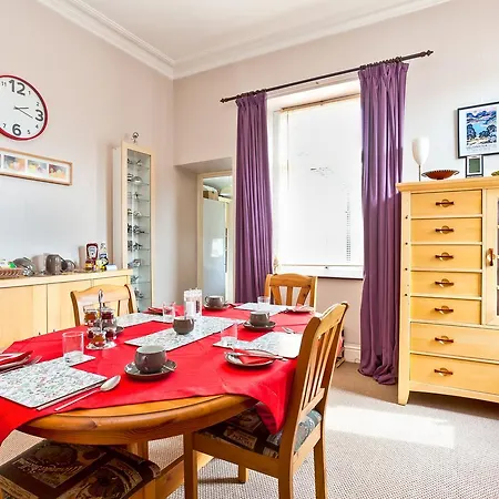 The Red Townhouse 3* Penrith