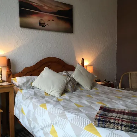 The Red Townhouse 3*